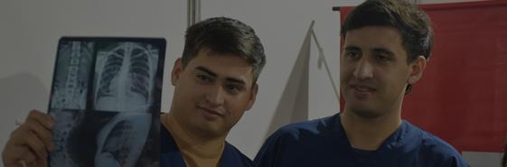Equipo de trabajo trabajando en una Radiología